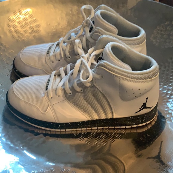 Air Jordans Boys size 3 - Brand New! - Picture 2 of 6